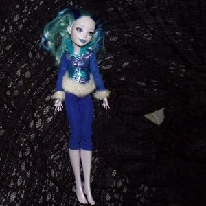 DC Superhero Girls Frost Doll articulated